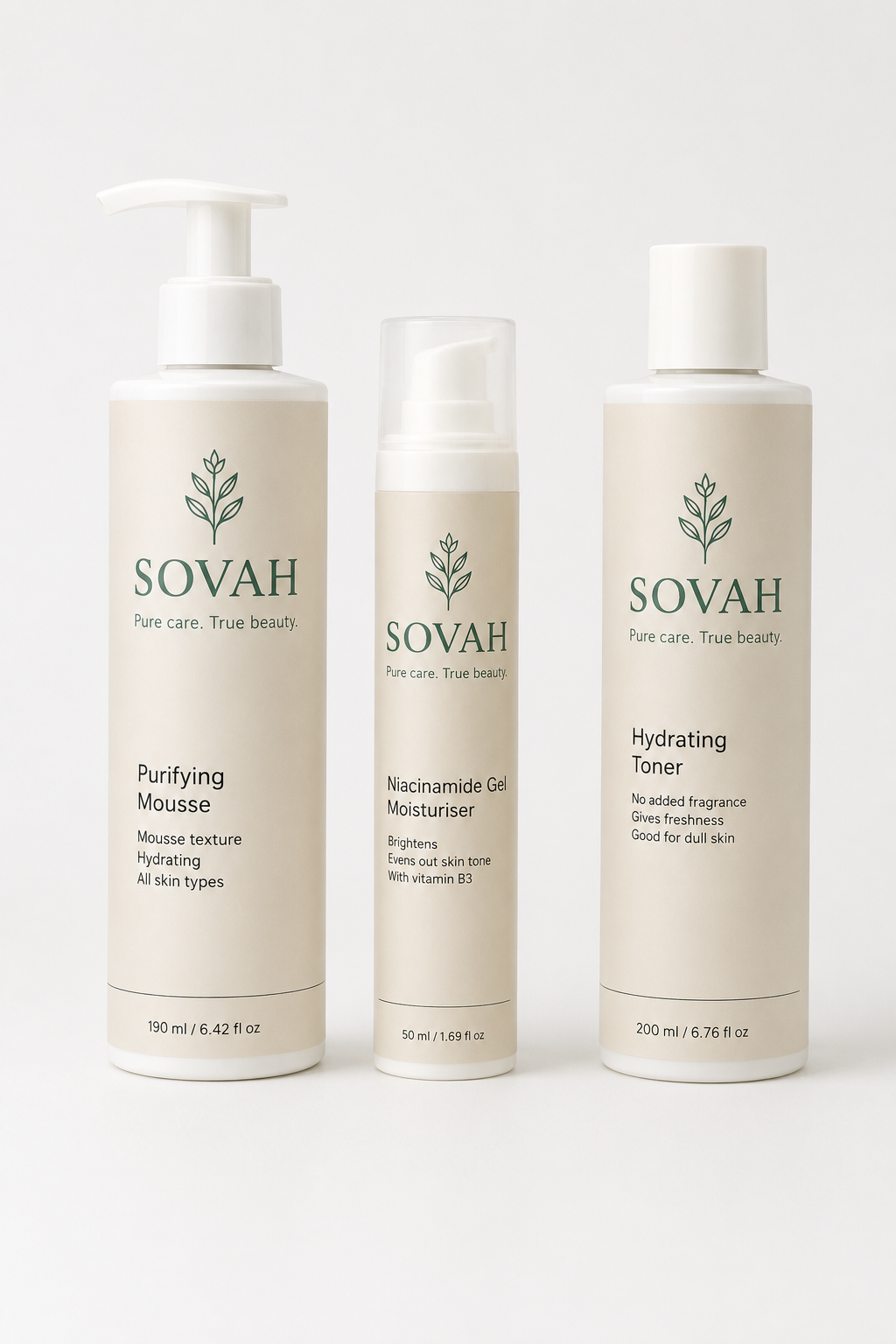 SOVAH Combination Skin Balance Routine met Purifying Mousse, Hydrating Toner en Niacinamide Gel Moisturiser op een lichte studio achtergrond, een minimalistische skincare set voor de gecombineerde huid.
