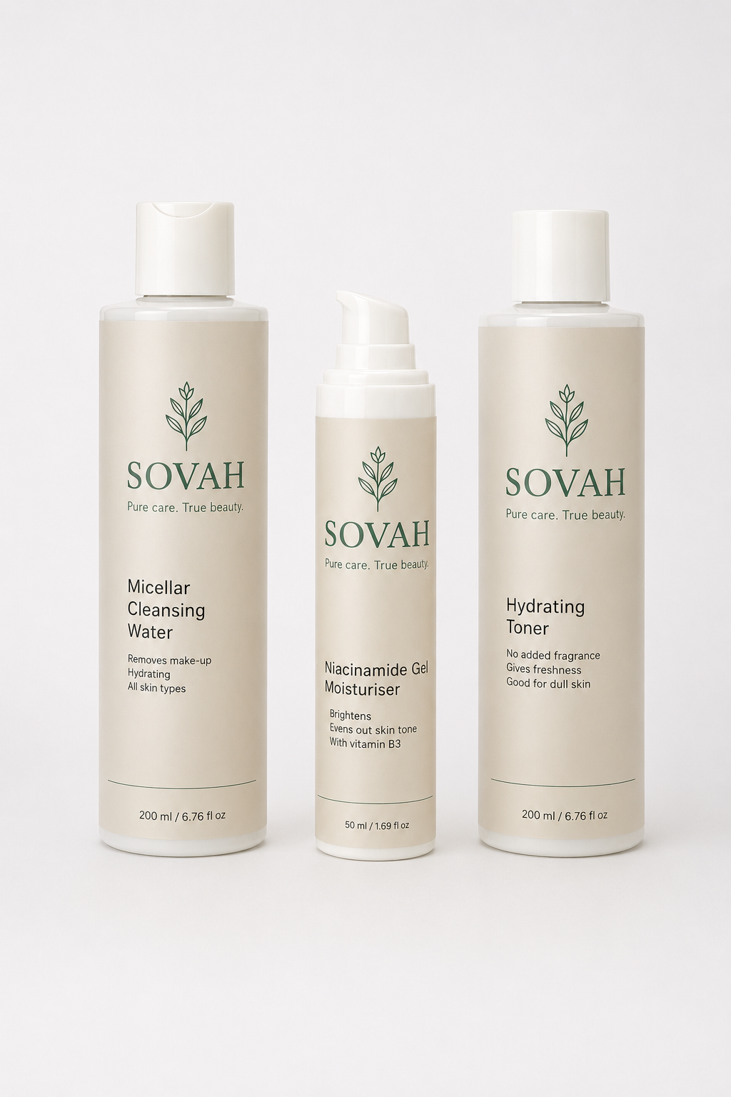 SOVAH Normal & Balanced Skin Routine met Micellar Cleansing Water, Hydrating Toner en Niacinamide Gel Moisturiser op een lichte studio achtergrond in een minimalistische productopstelling.